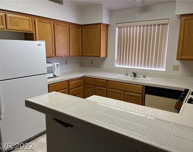 930 Stetson Drive - Photo Thumbnail 2