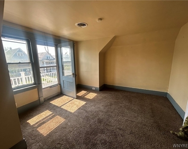 142 Roesch Avenue - Photo Thumbnail 3