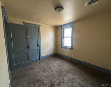 142 Roesch Avenue - Photo Thumbnail 5