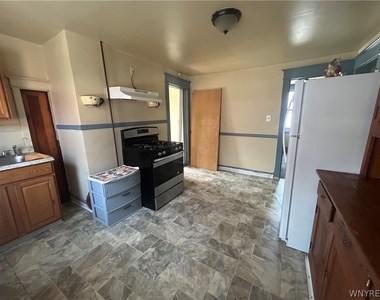 142 Roesch Avenue - Photo Thumbnail 1