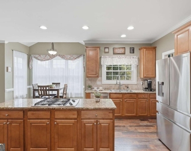 8205 Applewood Court - Photo Thumbnail 12