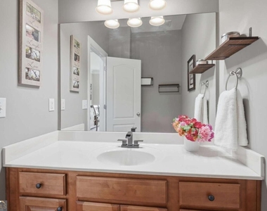 8205 Applewood Court - Photo Thumbnail 32