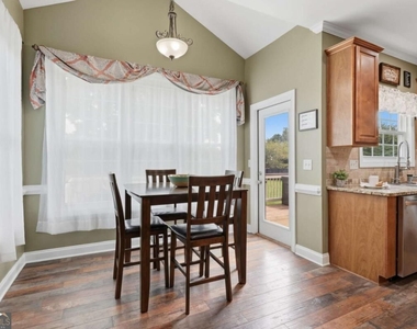 8205 Applewood Court - Photo Thumbnail 10