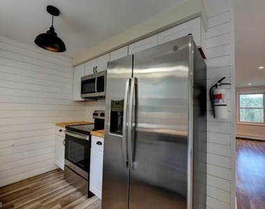 275 Main St - Photo Thumbnail 6
