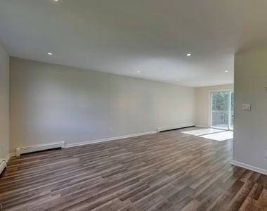 275 Main St - Photo Thumbnail 1