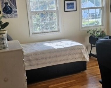 55 Hampshire Dr - Photo Thumbnail 12
