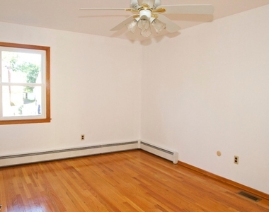 426 Laurita St - Photo Thumbnail 14