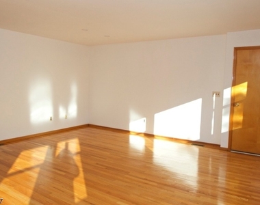 426 Laurita St - Photo Thumbnail 5