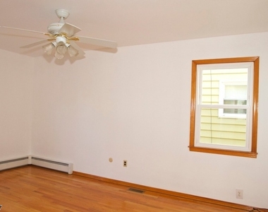 426 Laurita St - Photo Thumbnail 13