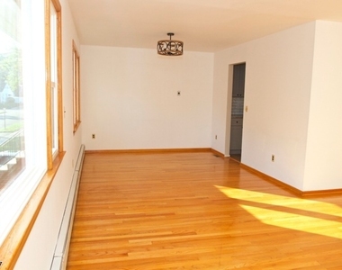 426 Laurita St - Photo Thumbnail 3