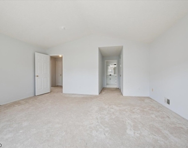 82 Hancock Dr - Photo Thumbnail 28