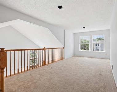 82 Hancock Dr - Photo Thumbnail 24