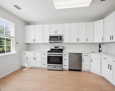 82 Hancock Dr - Photo Thumbnail 17