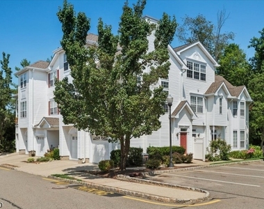 82 Hancock Dr - Photo Thumbnail 2