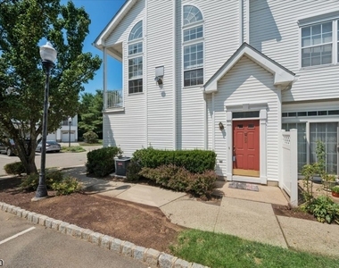 82 Hancock Dr - Photo Thumbnail 3