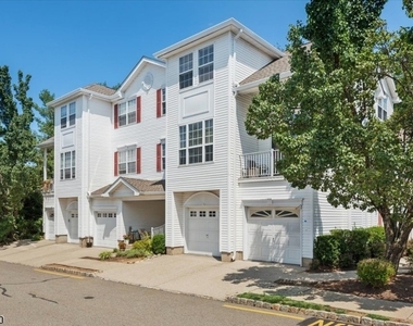 82 Hancock Dr - Photo Thumbnail 1