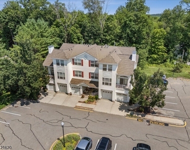 82 Hancock Dr - Photo Thumbnail 37