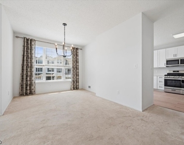 82 Hancock Dr - Photo Thumbnail 11