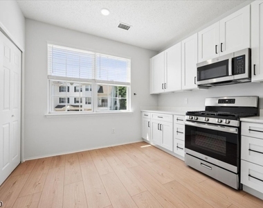 82 Hancock Dr - Photo Thumbnail 18