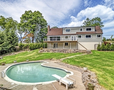 136 Carlough Rd - Photo Thumbnail 29