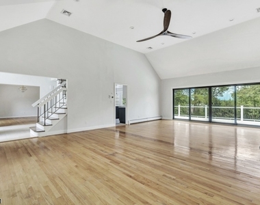 136 Carlough Rd - Photo Thumbnail 5
