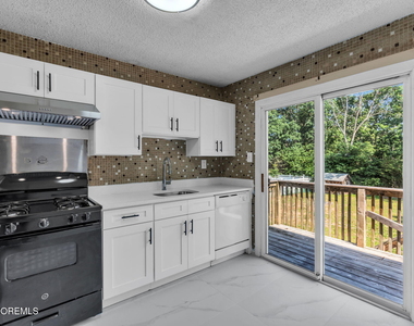 173 Stowe Street - Photo Thumbnail 7