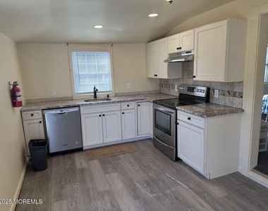 624 Main Street - Photo Thumbnail 6