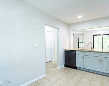 1103 Arlington Drive - Photo Thumbnail 10