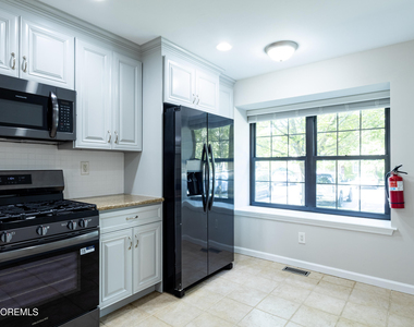 1103 Arlington Drive - Photo Thumbnail 9