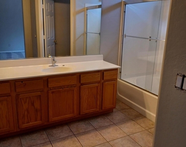 16953 W Bristol Lane - Photo Thumbnail 5