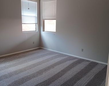 16953 W Bristol Lane - Photo Thumbnail 4