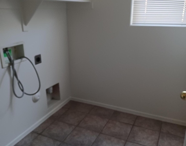 16953 W Bristol Lane - Photo Thumbnail 9
