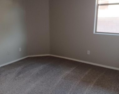 16953 W Bristol Lane - Photo Thumbnail 7