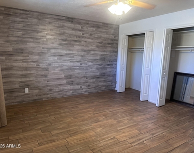 308 E Ellis Drive - Photo Thumbnail 10