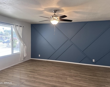 308 E Ellis Drive - Photo Thumbnail 8