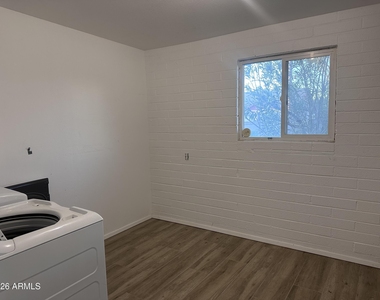 308 E Ellis Drive - Photo Thumbnail 26