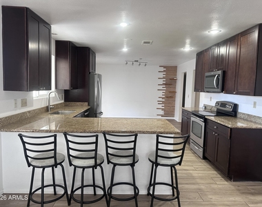 308 E Ellis Drive - Photo Thumbnail 2