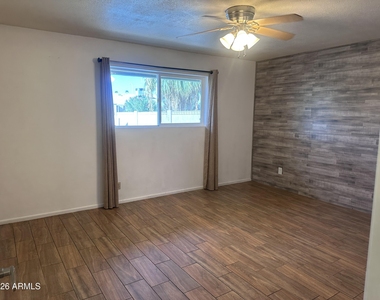 308 E Ellis Drive - Photo Thumbnail 11