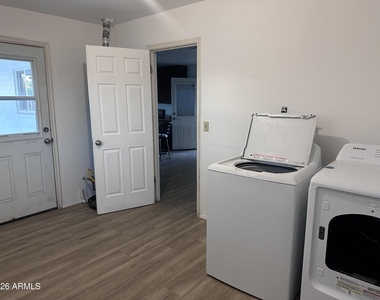 308 E Ellis Drive - Photo Thumbnail 25