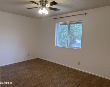 308 E Ellis Drive - Photo Thumbnail 13