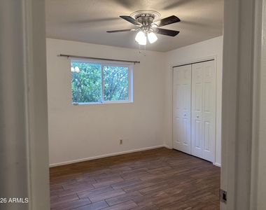308 E Ellis Drive - Photo Thumbnail 14