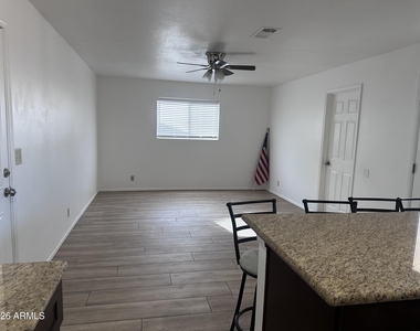 308 E Ellis Drive - Photo Thumbnail 4