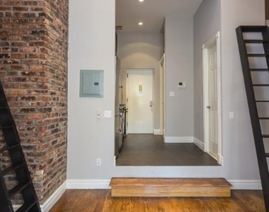 West 14 Street - Photo Thumbnail 2
