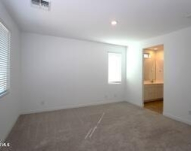 6336 W Warner Street - Photo Thumbnail 3
