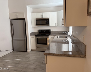 3643 W Garfield Street - Photo Thumbnail 3