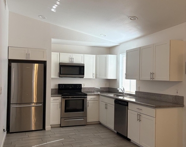 3643 W Garfield Street - Photo Thumbnail 2