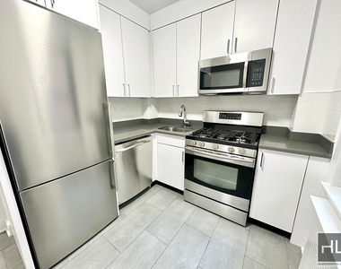 East 57 Street - Photo Thumbnail 10