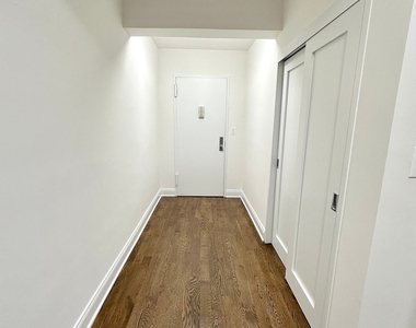 East 57 Street - Photo Thumbnail 6