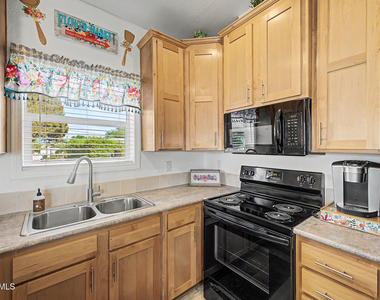654 E Ranch Road - Photo Thumbnail 14