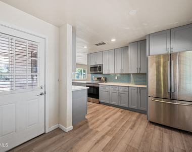 1022 W Elna Rae Street - Photo Thumbnail 17